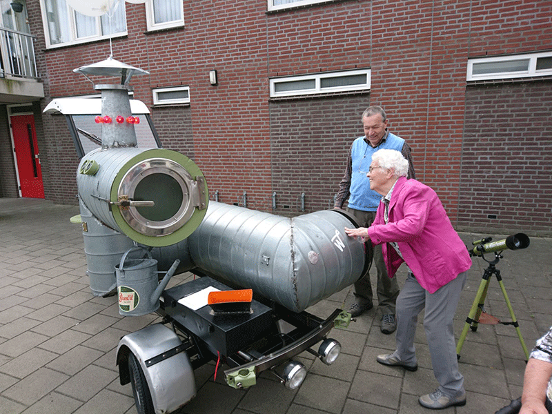 oma-draait-aan-wiel-boshoven-2